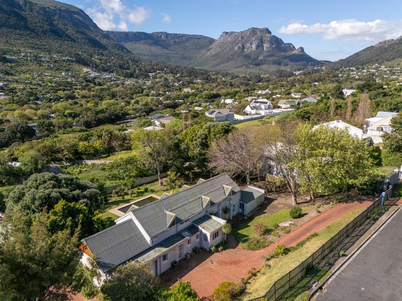 4 Bedroom Property for Sale in The Meadows Western Cape